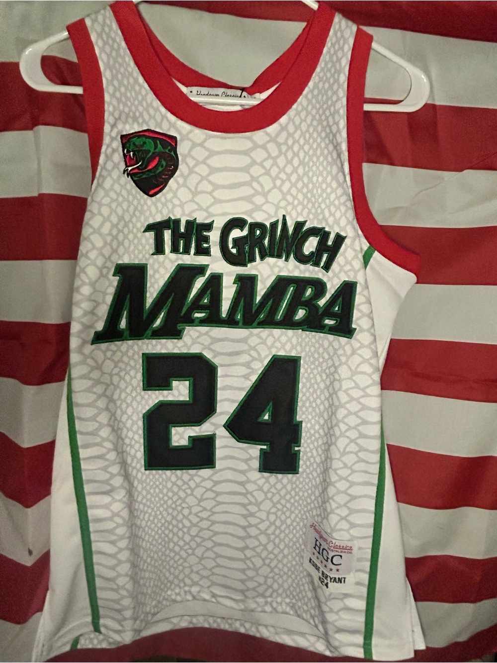 Kids' White & Green Sleeveless Pajama Top — The Grinch Mamba Graphic